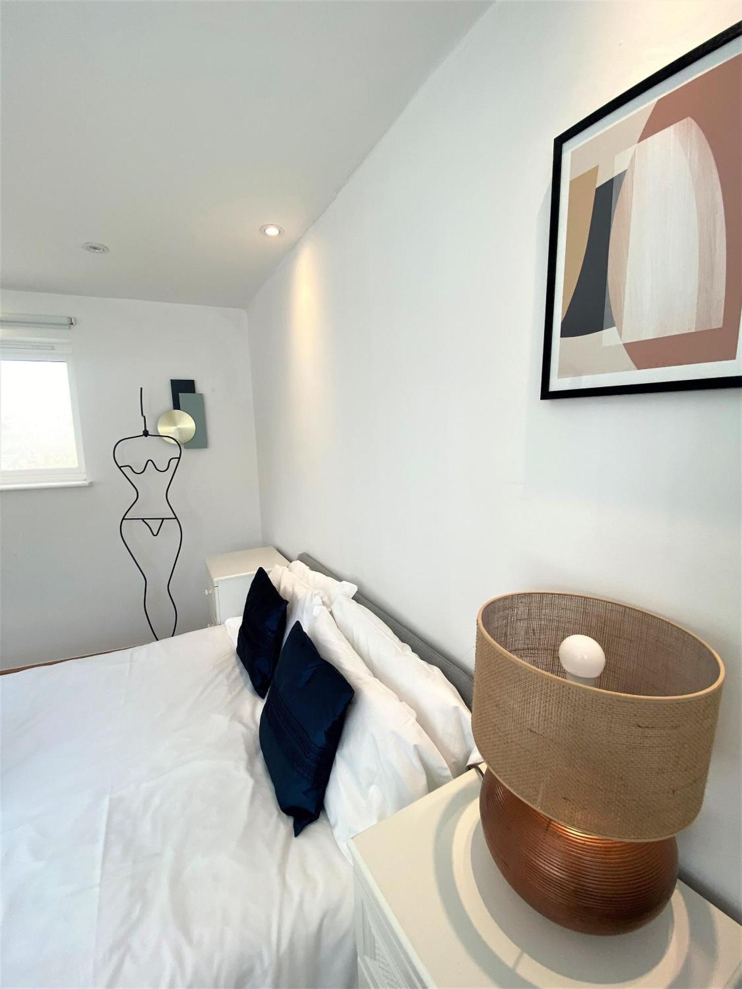 Prime Location! Detached Clifton Home With Parking 브리스틀 외부 사진