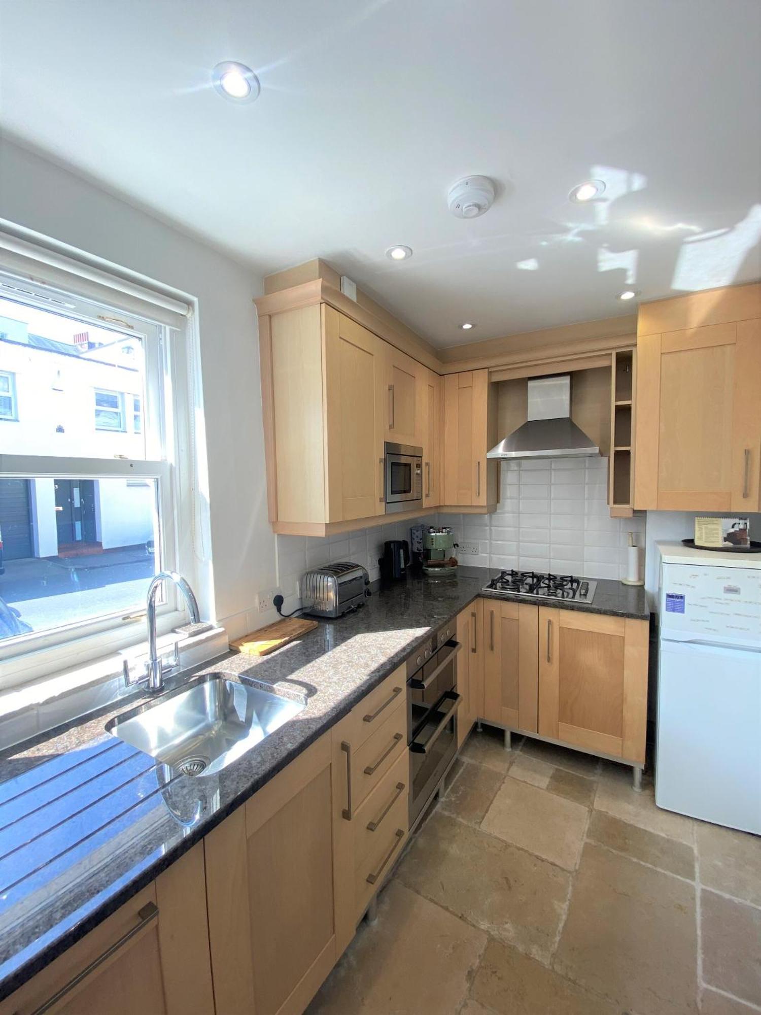 Prime Location! Detached Clifton Home With Parking 브리스틀 외부 사진