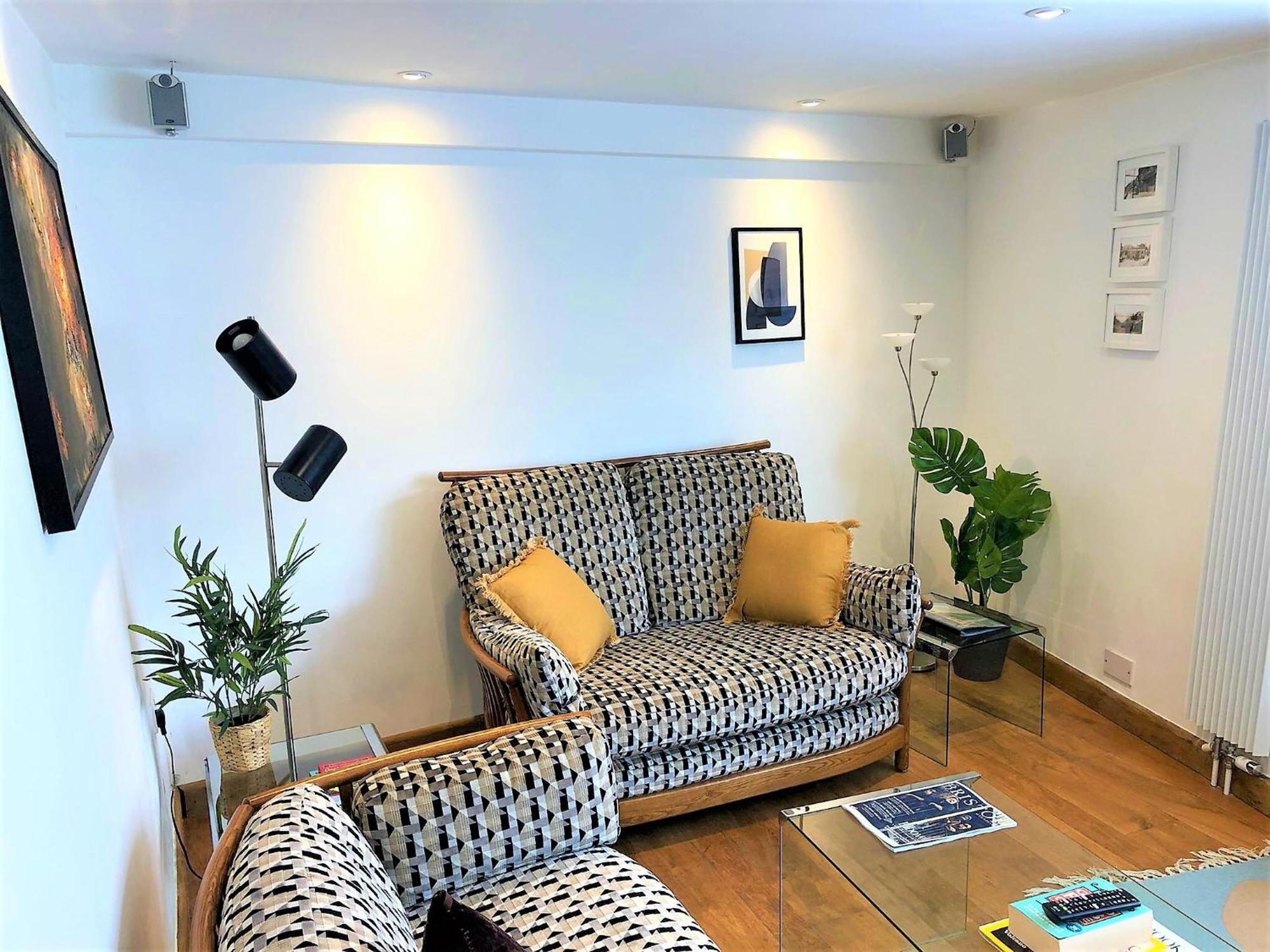 Prime Location! Detached Clifton Home With Parking 브리스틀 외부 사진